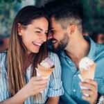 couple happily eating icecream without tooth sensitivity